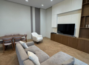 İcarəyə verilir 4 otaqlı 145 m2 yeni tikili Ağ şəhər