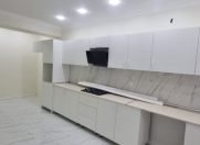 Satılır 3 otaqlı 132 m2 yeni tikili İnşaatçılar m.