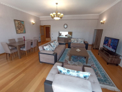 İcarəyə verilir 3 otaqlı 160 m2 yeni tikili 28 May m.