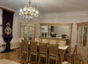 İcarəyə verilir 3 otaqlı 195 m2 köhnə tikili Gənclik m.