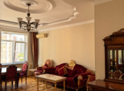 Satılır 4 otaqlı 220 m2 yeni tikili 8 Noyabr m.