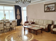 İcarəyə verilir 4 otaqlı 190 m2 yeni tikili 28 May m.