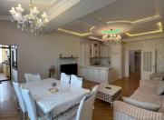 Satılır 4 otaqlı 156 m2 yeni tikili Elmlər Akademiyası m.