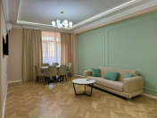 Satılır 2 otaqlı 85 m2 yeni tikili 28 May m.