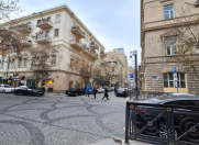 Satılır 2 otaqlı 61 m2 köhnə tikili Sahil m.