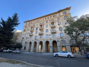 Satılır 3 otaqlı 60 m2 köhnə tikili Gənclik m.