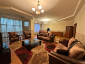 Satılır 4 otaqlı 220 m2 yeni tikili 28 May m.
