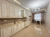 Satılır 3 otaqlı 160 m2 yeni tikili 28 May m.