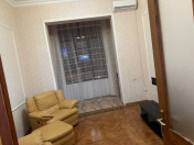 İcarəyə verilir 4 otaqlı 130 m2 köhnə tikili Sahil m.