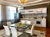 İcarəyə verilir 3 otaqlı 155 m2 köhnə tikili 28 May m.