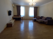 İcarəyə verilir 3 otaqlı 150 m2 yeni tikili Səbail r.