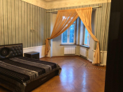 Satılır 4 otaqlı 100 m2 köhnə tikili İçəri Şəhər m.