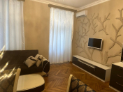 İcarəyə verilir 2 otaqlı 65 m2 köhnə tikili 28 May m.