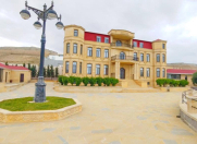 Satılır 10 otaqlı 2000 m2 bağ evi Novxanı