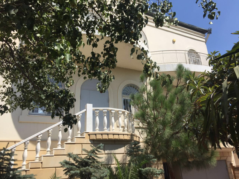 Satılır 4 otaqlı 260 m2 villa Badamdar