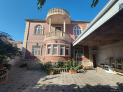 Satılır 6 otaqlı 250 m2 villa Badamdar