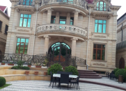 Satılır 9 otaqlı 840 m2 villa Bakıxanov