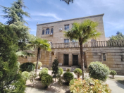 Satılır 8 otaqlı 1600 m2 villa Badamdar