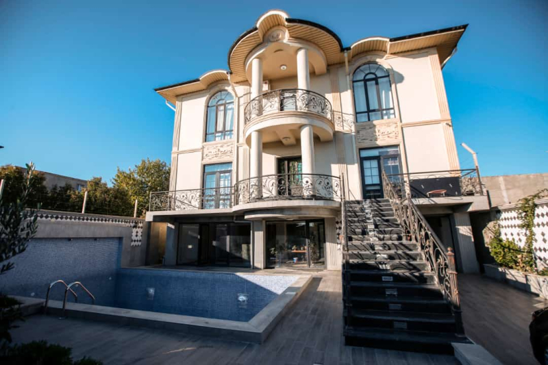 Satılır 6 otaqlı 320 m2 villa Badamdar
