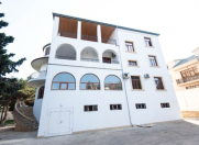 Satılır 10 otaqlı 1020 m2 villa Badamdar