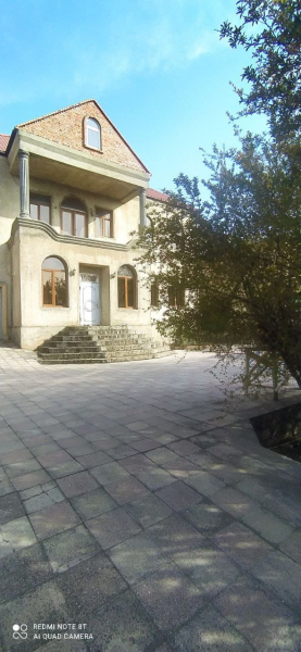 Satılır 6 otaqlı 320 m2 villa Bakıxanov