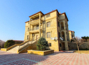 Satılır 10 otaqlı 800 m2 villa Azadlıq prospekti m.