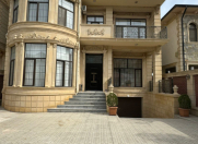Satılır 8 otaqlı 600 m2 villa Elmlər Akademiyası m.