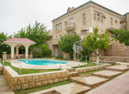 Satılır 8 otaqlı 510 m2 villa Badamdar