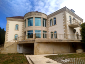 Satılır 11 otaqlı 850 m2 villa Neftçilər m.