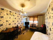 Satılır 2 otaqlı 65 m2 köhnə tikili 8 km