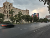 İcarəyə verilir 2 otaqlı 90 m2 köhnə tikili 28 May m.