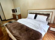 İcarəyə verilir 3 otaqlı 130 m2 yeni tikili Tibb Universiteti