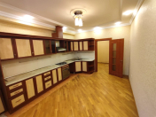 Satılır 3 otaqlı 170 m2 yeni tikili 28 May m.