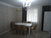 İcarəyə verilir 4 otaqlı 105 m2 köhnə tikili Ağ şəhər