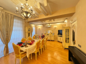 Satılır 3 otaqlı 135 m2 yeni tikili 28 May m.