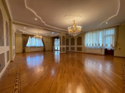 Satılır 4 otaqlı 250 m2 yeni tikili 28 May m.