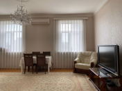 Satılır 4 otaqlı 78 m2 köhnə tikili Gənclik m.