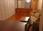 İcarəyə verilir 3 otaqlı 90 m2 köhnə tikili Şah İsmayıl Xətai m.