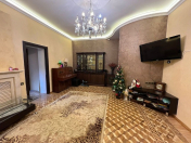 Satılır 3 otaqlı 100 m2 köhnə tikili Gənclik m.