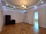 Satılır 3 otaqlı 150 m2 köhnə tikili Sahil m.