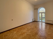 İcarəyə verilir 5 otaqlı 170 m2 ofis 28 May m.