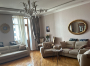 Satılır 4 otaqlı 210 m2 yeni tikili Tibb Universiteti