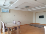 İcarəyə verilir 3 otaqlı 126 m2 yeni tikili Xətai r.