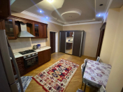 İcarəyə verilir 3 otaqlı 100 m2 yeni tikili 8 Noyabr m.