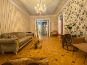 İcarəyə verilir 4 otaqlı 180 m2 köhnə tikili Sahil m.