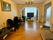 Satılır 4 otaqlı 105 m2 köhnə tikili Xalqlar Dostluğu m.