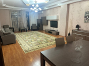 İcarəyə verilir 4 otaqlı 200 m2 yeni tikili Nizami m.