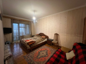 Satılır 1 otaqlı 41 m2 köhnə tikili Şah İsmayıl Xətai m.