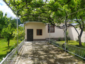 Satılır 4 otaqlı 6.9 m2 həyət evi Oğuz