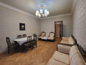 İcarəyə verilir 2 otaqlı 70 m2 köhnə tikili Şah İsmayıl Xətai m.